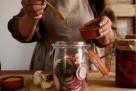 Prirodni probiotik iz tegle: Fermentisane rotkvice lako se pripremaju kod kuće