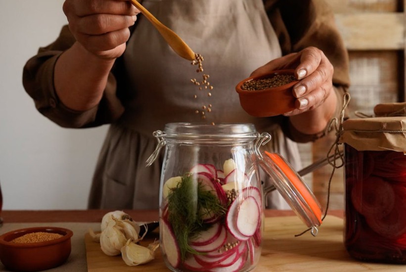 Prirodni probiotik iz tegle: Fermentisane rotkvice lako se pripremaju kod kuće