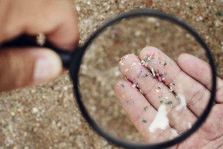 Mikročestice plastike iz boca i odjeće mogu pojačati alergije