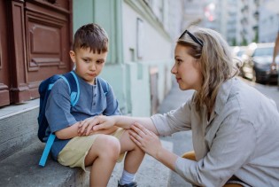 Stalne kritike, svađe i emocionalna manipulacija: Kako djetinjstvo oblikuje mentalno zdravlje