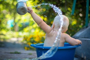 Visoke temperature mogu biti opasne za bebe: Evo šta nikako ne smijete raditi