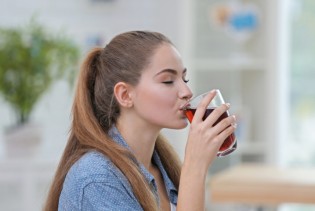 Nutricionisti izdvajaju jedan sok za večernju rutinu: Može pomoći snu, a istražuje se i njegov utjec