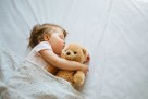 Beba se počela buditi noću više nego prije? Ovo su najčešći razlozi