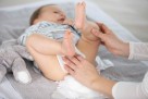Boja i miris bebinog urina mogu otkriti važne zdravstvene probleme: Evo na šta roditelji trebaju obr
