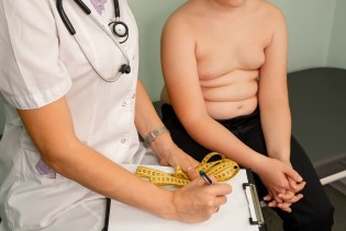 Sve više djece ima višak kilograma: Predložene strože mjere protiv nezdrave hrane