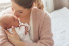 Beba često štuca, posebno nakon hranjenja? Evo zašto se to dešava i kako joj možete pomoći