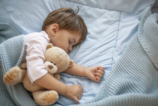 Dijete je nervozno, umorno ili mu je teško da se fokusira? Problem možda počinje od sna