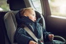 Zimska jakna i autosjedalica opasna su kombinacija: Evo kako pravilno zaštititi bebu
