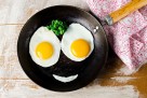 Doručkujete dva jaja, a već ste gladni prije ručka? Nutricionist objašnjava šta vam možda nedostaje